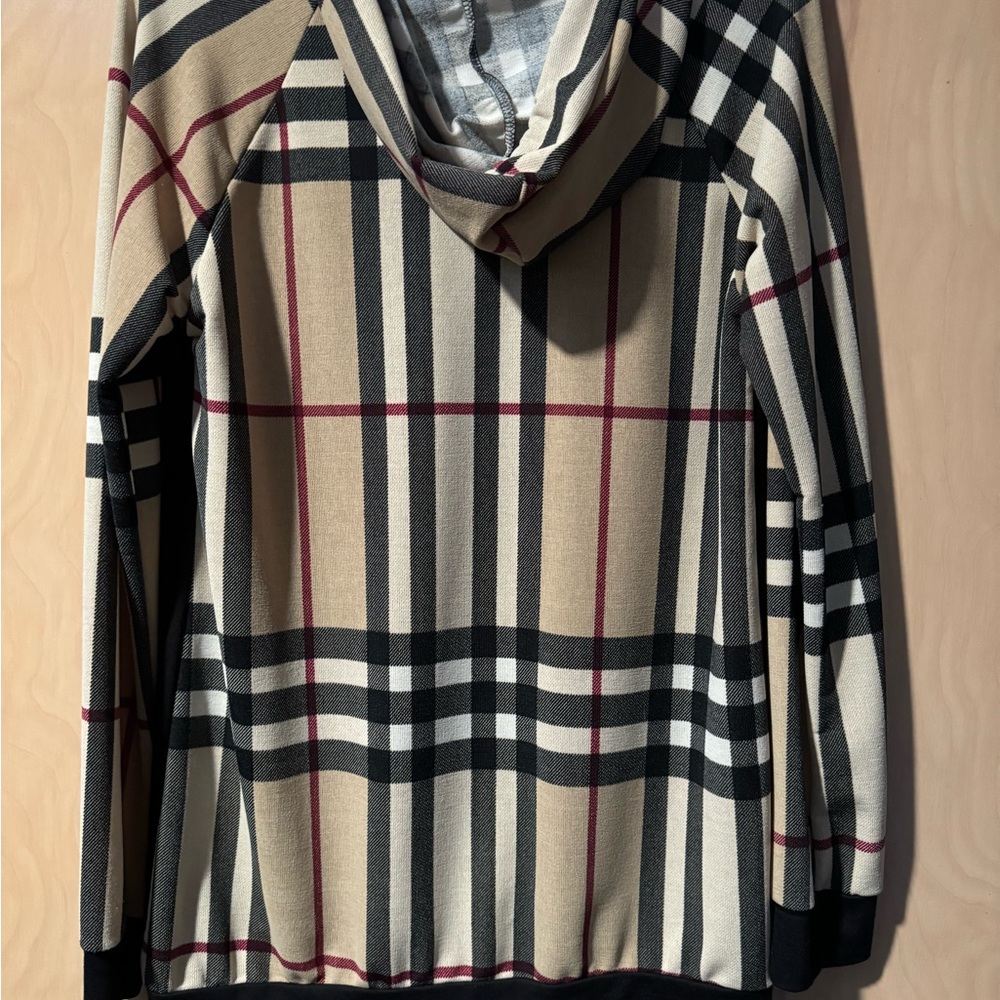 Long sleeve pullover.